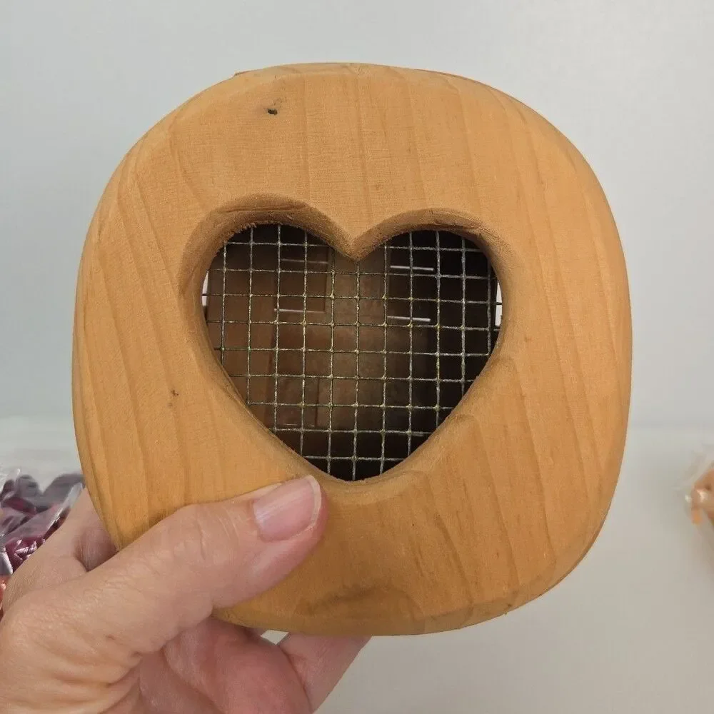 VTG Handmade Wooden Potpourri Basket with Heart Lid & Wire Insert Rustic Country